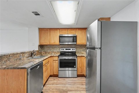 Townhouse in Largo, Florida 2 bedrooms, 82.31 sq.m. № 2210033 - photo 16