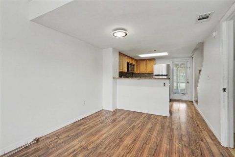 Townhouse in Largo, Florida 2 bedrooms, 82.31 sq.m. № 2210033 - photo 12