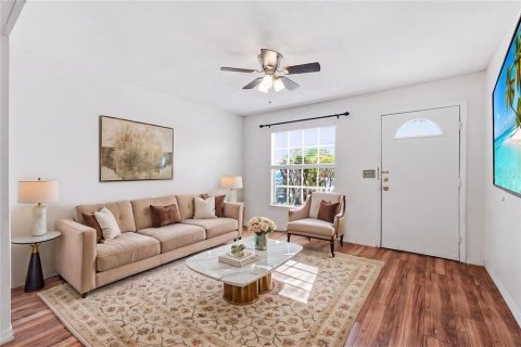 Townhouse in Largo, Florida 2 bedrooms, 82.31 sq.m. № 2210033 - photo 8
