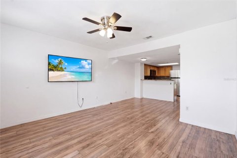 Townhouse in Largo, Florida 2 bedrooms, 82.31 sq.m. № 2210033 - photo 11