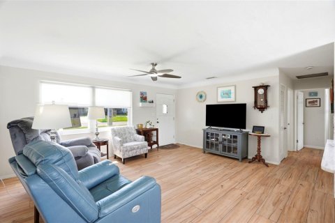 House in Kenneth City, Florida 2 bedrooms, 125.14 sq.m. № 2266287 - photo 6