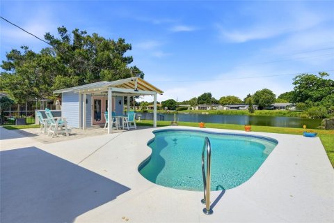 House in Kenneth City, Florida 2 bedrooms, 125.14 sq.m. № 2266287 - photo 30
