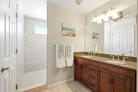 House in Kenneth City, Florida 2 bedrooms, 125.14 sq.m. № 2266287 - photo 17