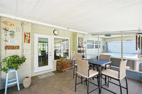 House in Kenneth City, Florida 2 bedrooms, 125.14 sq.m. № 2266287 - photo 25