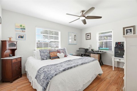 House in Kenneth City, Florida 2 bedrooms, 125.14 sq.m. № 2266287 - photo 19