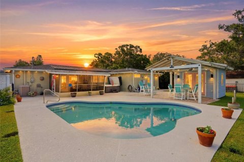 House in Kenneth City, Florida 2 bedrooms, 125.14 sq.m. № 2266287 - photo 3