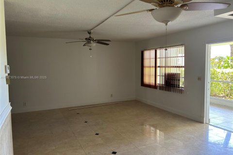 Condominio en venta en Hallandale Beach, Florida, 2 dormitorios, 111.48 m2 № 1871565 - foto 10