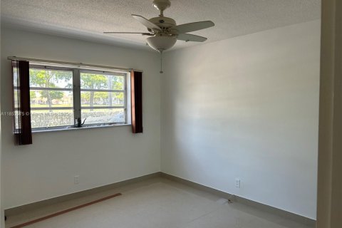 Condominio en venta en Hallandale Beach, Florida, 2 dormitorios, 111.48 m2 № 1871565 - foto 15