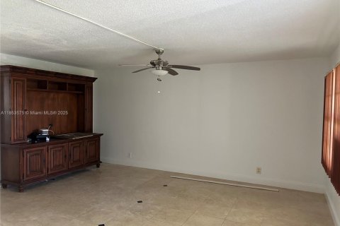 Condominio en venta en Hallandale Beach, Florida, 2 dormitorios, 111.48 m2 № 1871565 - foto 8
