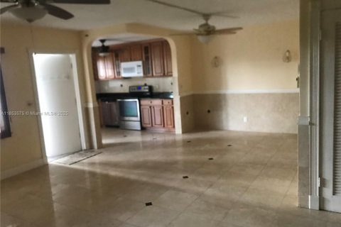 Condominio en venta en Hallandale Beach, Florida, 2 dormitorios, 111.48 m2 № 1871565 - foto 7