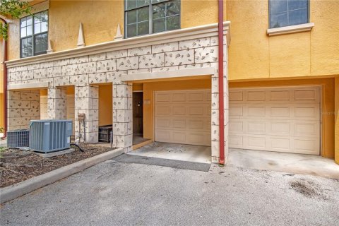 Townhouse in Orlando, Florida 2 bedrooms, 126.44 sq.m. № 2359082 - photo 2