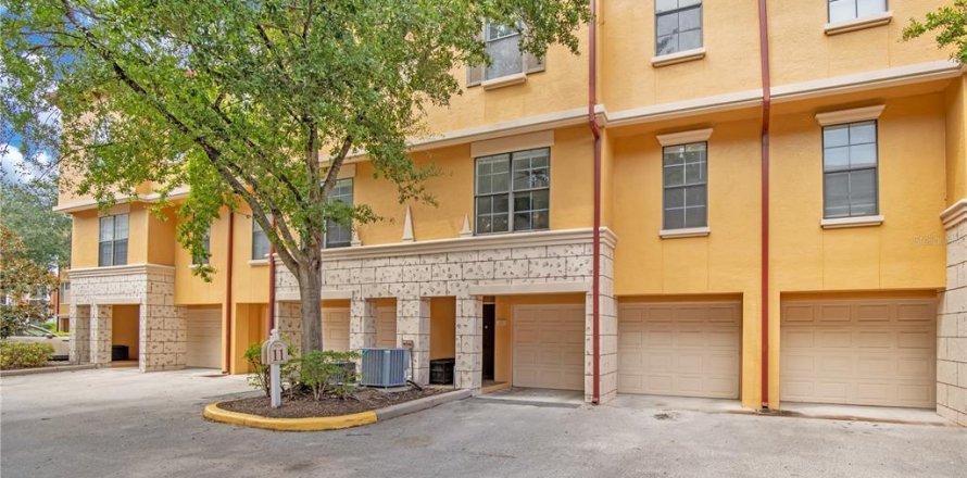Townhouse in Orlando, Florida 2 bedrooms, 126.44 sq.m. № 2359082