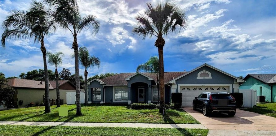 Villa ou maison à Clermont, Floride 3 chambres, 152.73 m2 № 2315229