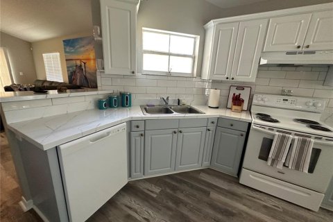 House in Tampa, Florida 3 bedrooms, 118.17 sq.m. № 1853207 - photo 10