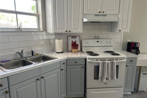 House in Tampa, Florida 3 bedrooms, 118.17 sq.m. № 1853207 - photo 9