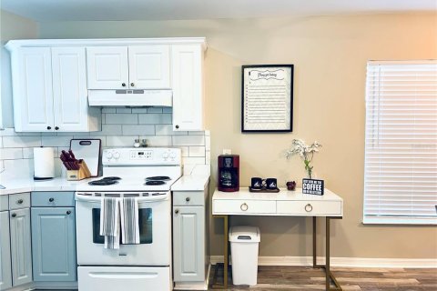 House in Tampa, Florida 3 bedrooms, 118.17 sq.m. № 1853207 - photo 8