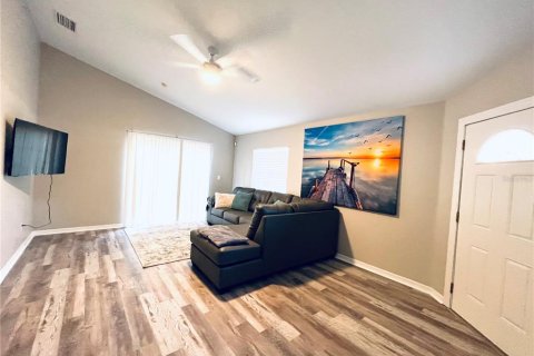 House in Tampa, Florida 3 bedrooms, 118.17 sq.m. № 1853207 - photo 1