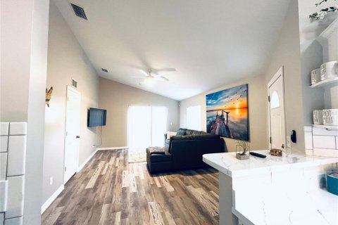 House in Tampa, Florida 3 bedrooms, 118.17 sq.m. № 1853207 - photo 3