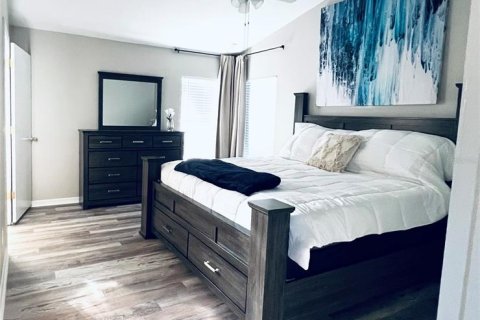 House in Tampa, Florida 3 bedrooms, 118.17 sq.m. № 1853207 - photo 4