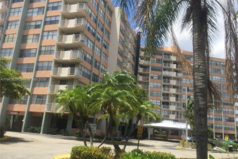 Condominio en Miami, Florida, 1 dormitorio  № 2021832