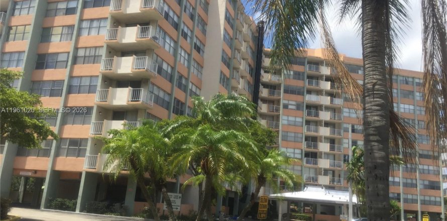 Condominio en Miami, Florida, 1 dormitorio  № 2021832