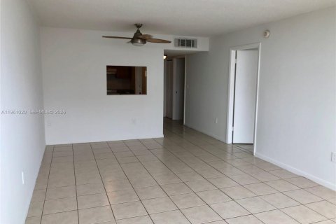 Condominio en alquiler en Miami, Florida, 1 dormitorio, 76.64 m2 № 2021832 - foto 5