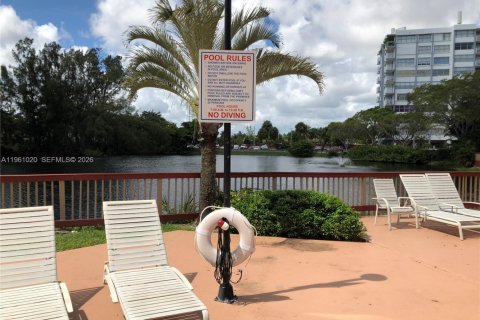 Condominio en alquiler en Miami, Florida, 1 dormitorio, 76.64 m2 № 2021832 - foto 15