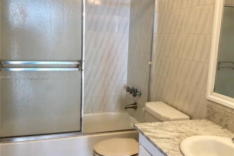 Condominio en alquiler en Miami, Florida, 1 dormitorio, 76.64 m2 № 2021832 - foto 9