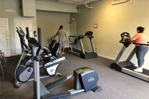 Condominio en alquiler en Miami, Florida, 1 dormitorio, 76.64 m2 № 2021832 - foto 16