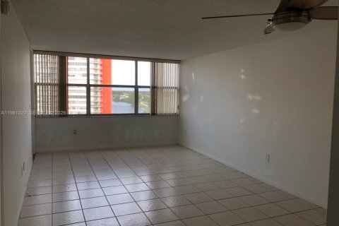 Condominio en alquiler en Miami, Florida, 1 dormitorio, 76.64 m2 № 2021832 - foto 4