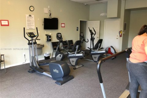 Condominio en alquiler en Miami, Florida, 1 dormitorio, 76.64 m2 № 2021832 - foto 17