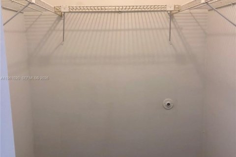 Condominio en alquiler en Miami, Florida, 1 dormitorio, 76.64 m2 № 2021832 - foto 13