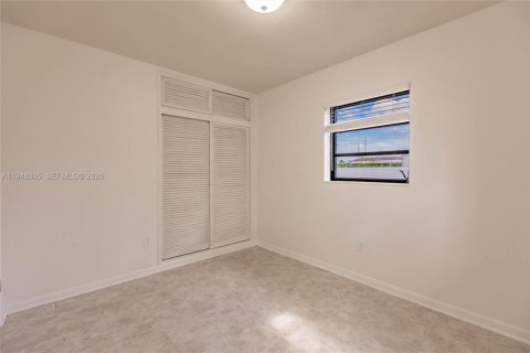 Villa ou maison à vendre à Miami, Floride: 3 chambres, 98.1 m2 № 2006781 - photo 27