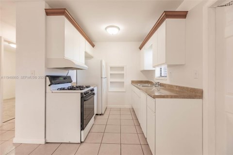 Villa ou maison à vendre à Miami, Floride: 3 chambres, 98.1 m2 № 2006781 - photo 11