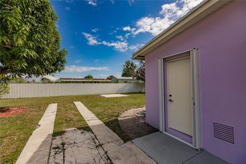 Villa ou maison à vendre à Miami, Floride: 3 chambres, 98.1 m2 № 2006781 - photo 29