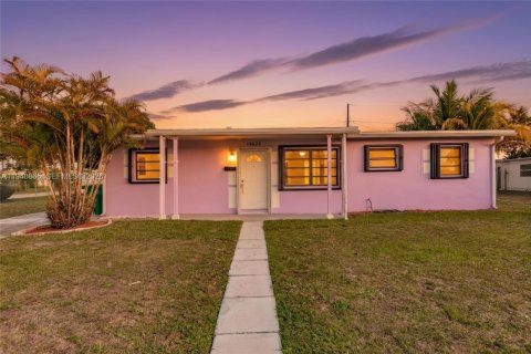 Villa ou maison à vendre à Miami, Floride: 3 chambres, 98.1 m2 № 2006781 - photo 4