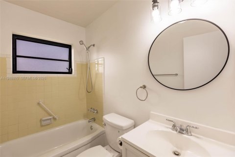 Villa ou maison à vendre à Miami, Floride: 3 chambres, 98.1 m2 № 2006781 - photo 25