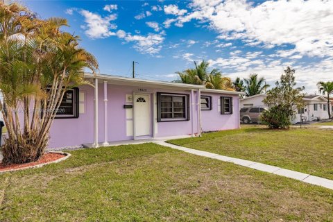 Villa ou maison à vendre à Miami, Floride: 3 chambres, 98.1 m2 № 2006781 - photo 2