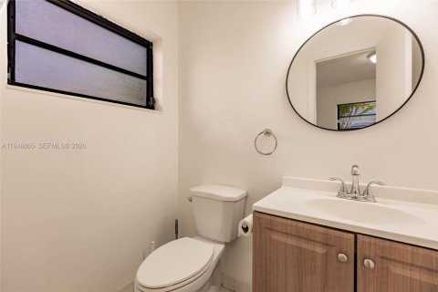 Villa ou maison à vendre à Miami, Floride: 3 chambres, 98.1 m2 № 2006781 - photo 19