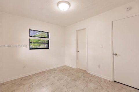 Villa ou maison à vendre à Miami, Floride: 3 chambres, 98.1 m2 № 2006781 - photo 18