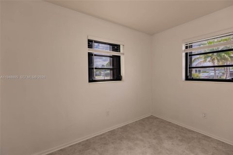 Villa ou maison à vendre à Miami, Floride: 3 chambres, 98.1 m2 № 2006781 - photo 17