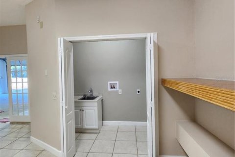Casa en venta en Sorrento, Florida, 5 dormitorios, 274.99 m2 № 2258535 - foto 28