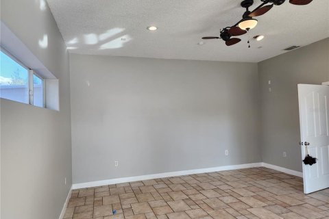 Casa en venta en Sorrento, Florida, 5 dormitorios, 274.99 m2 № 2258535 - foto 15
