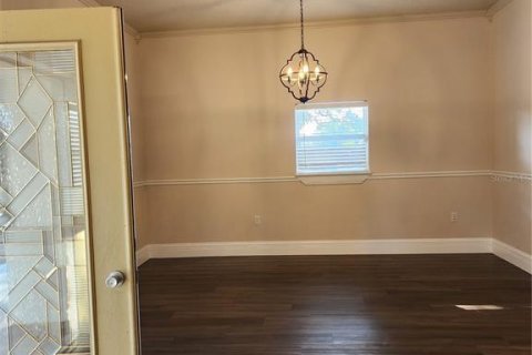 Casa en venta en Sorrento, Florida, 5 dormitorios, 274.99 m2 № 2258535 - foto 4