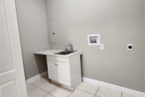 Casa en venta en Sorrento, Florida, 5 dormitorios, 274.99 m2 № 2258535 - foto 29