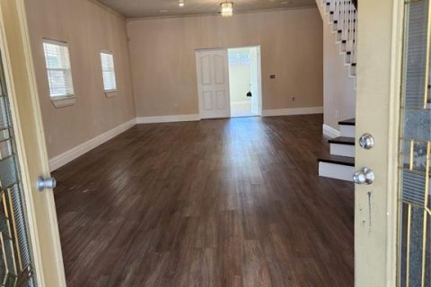 Casa en venta en Sorrento, Florida, 5 dormitorios, 274.99 m2 № 2258535 - foto 3