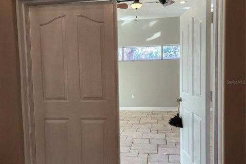 Casa en venta en Sorrento, Florida, 5 dormitorios, 274.99 m2 № 2258535 - foto 12