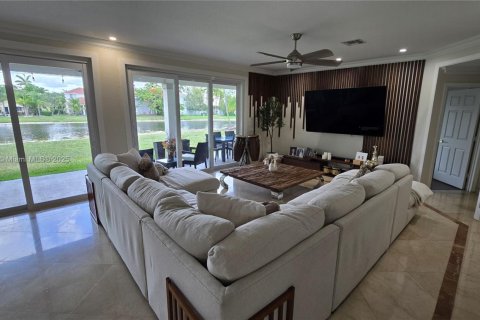 House in Weston, Florida 6 bedrooms, 361.76 sq.m. № 1798800 - photo 22