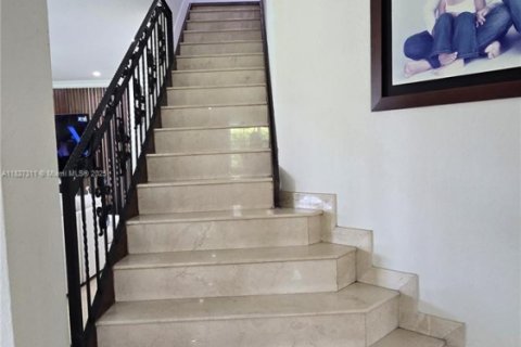 House in Weston, Florida 6 bedrooms, 361.76 sq.m. № 1798800 - photo 29