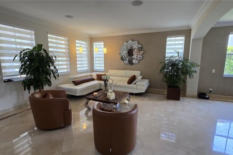 House in Weston, Florida 6 bedrooms, 361.76 sq.m. № 1798800 - photo 11